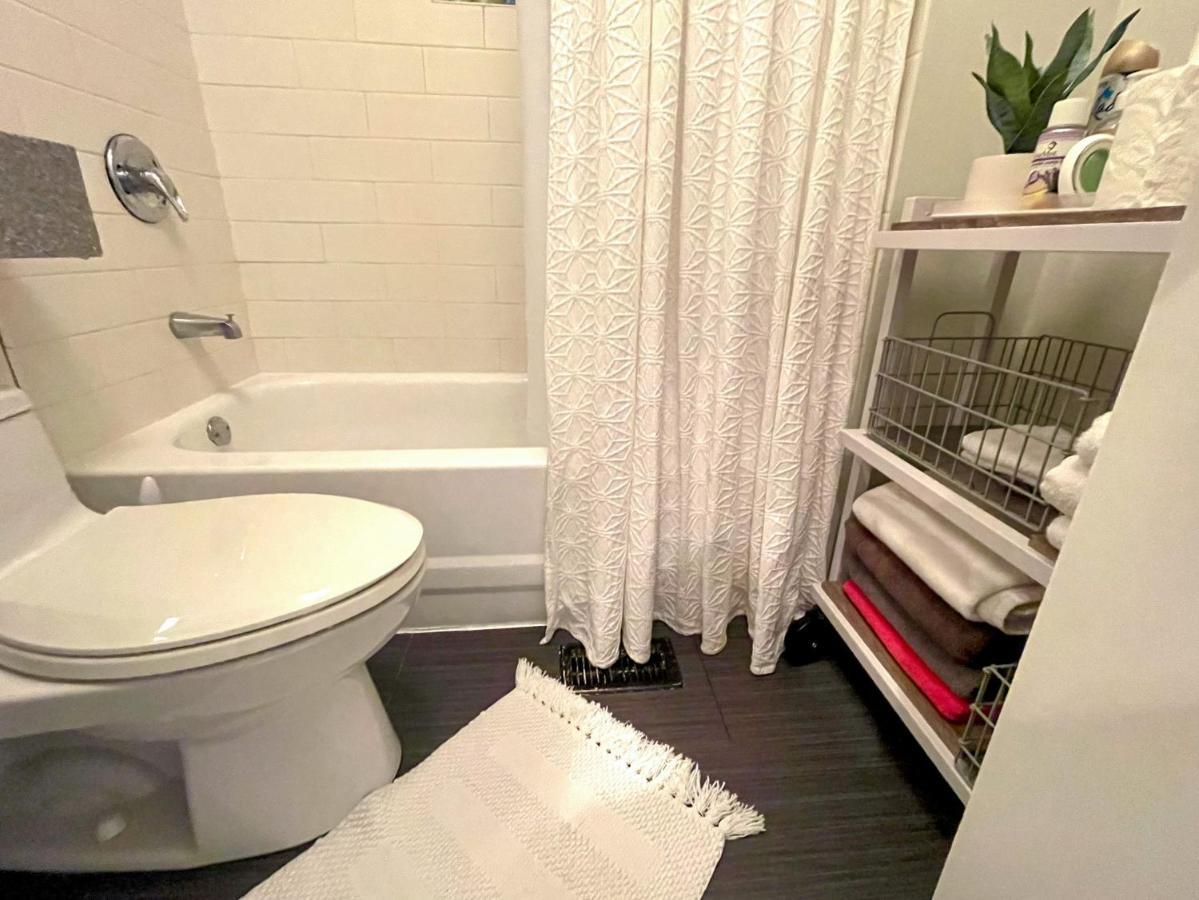Wrigleyville Friends Unit - 5Bdrm Чикаго Екстериор снимка