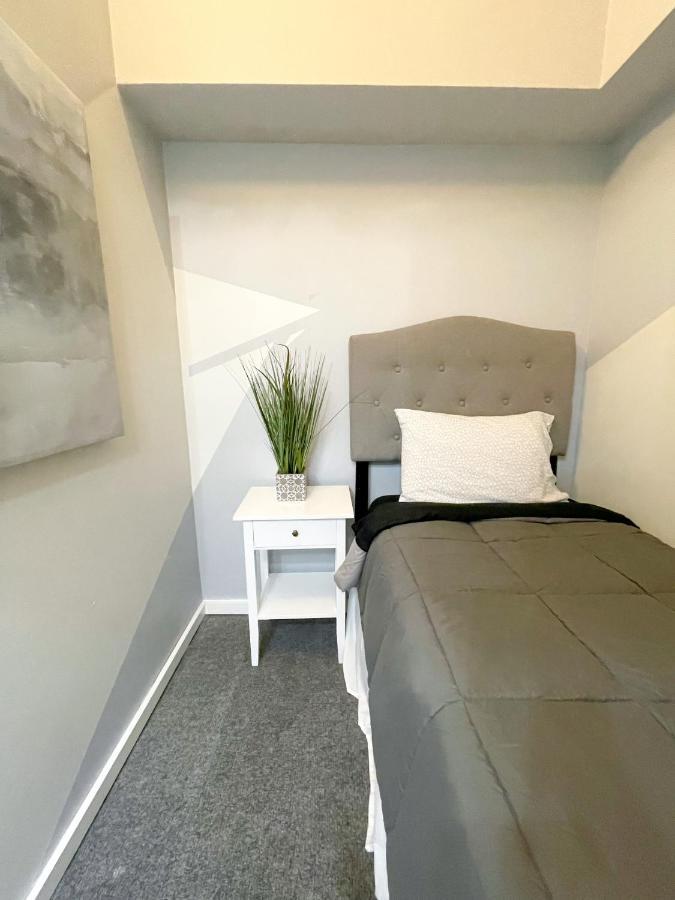 Wrigleyville Friends Unit - 5Bdrm Чикаго Екстериор снимка